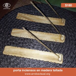 Porta inciensos en madera tallada.